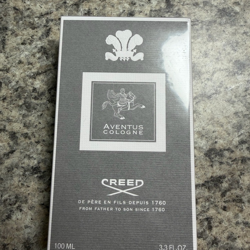 Creed Aventus Cologne - Elegant Gray Packaging
